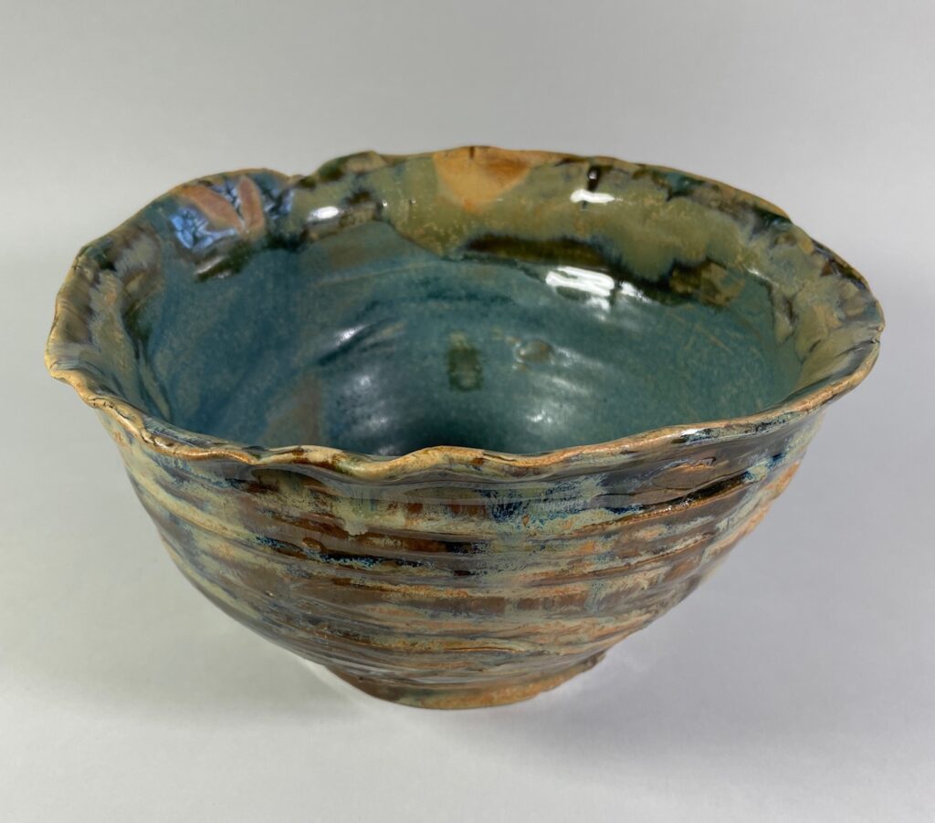 Ceramiczna waza, miska, brązowo zielona z jagodowymi plamami, w środku jagodowo-niebieska nr 2. Ceramika Artystyczna Gary Misaki.