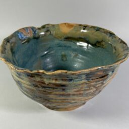 Ceramiczna waza, miska, brązowo zielona z jagodowymi plamami, w środku jagodowo-niebieska nr 2. Ceramika Artystyczna Gary Misaki.