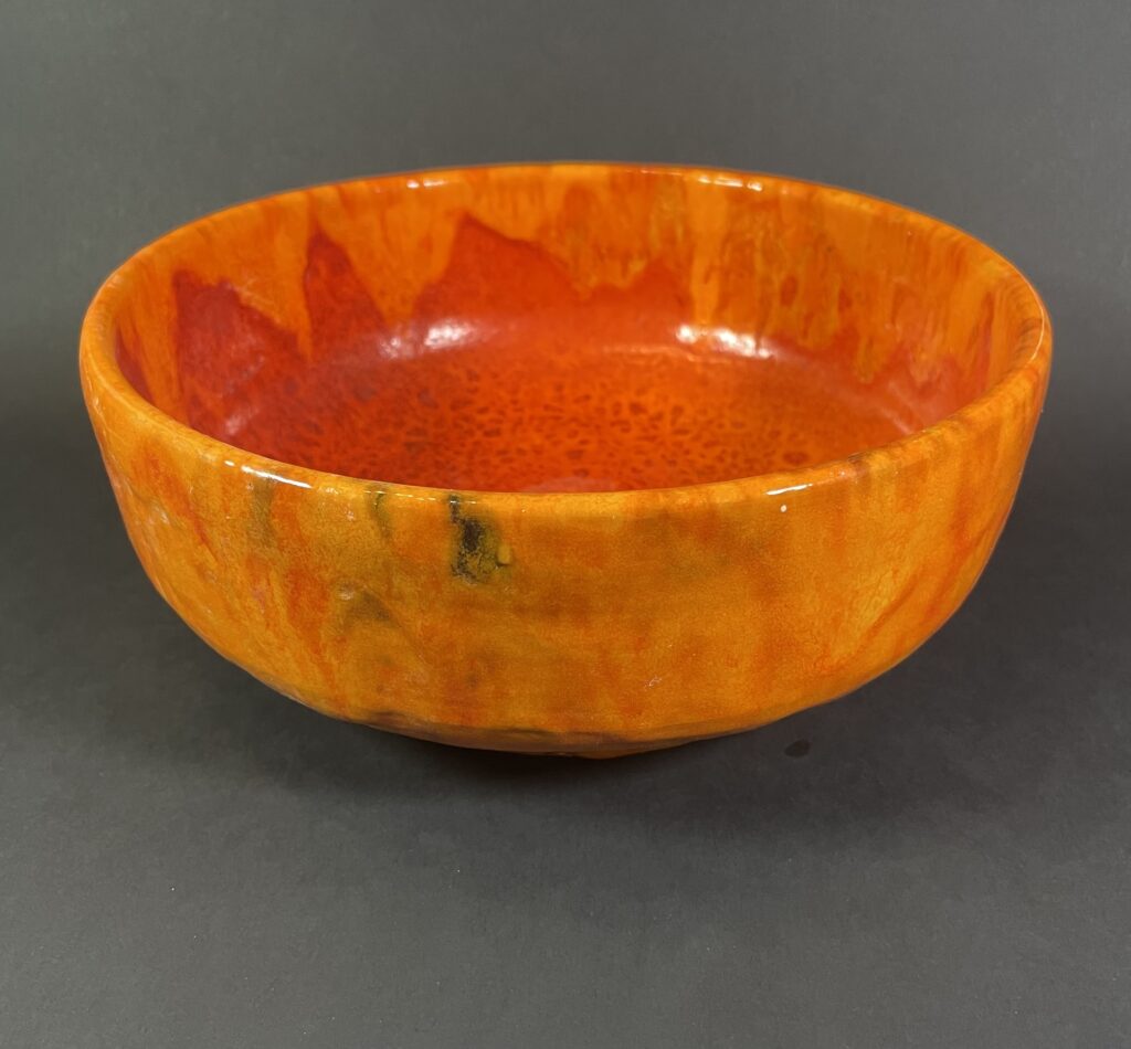 Ceramika artystyczna ceramika użytkowa. Misa ceramiczna duża pomarańczowa płomienna.