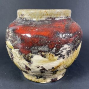 Wazon ceglasto, łaciaty.