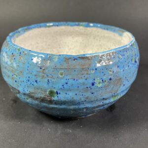 Miska niebieska, nakrapiana. Biała w środku