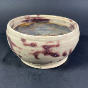 Miska kremowa, brązowe łaty