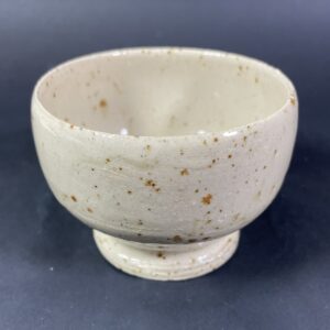 Pucharek biały, kremowy