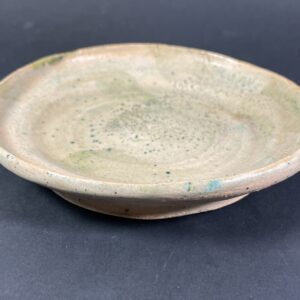 Talerzyk biało-kremowy, nakrapiany