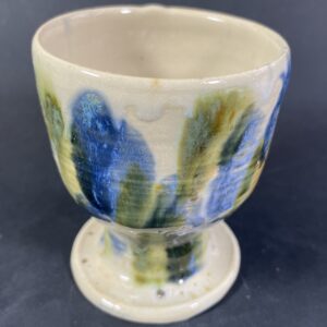 Kielich mleczny, ecru z motywami zielono-niebieskimi