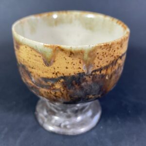 Kielich brązowy, mleczny w środku