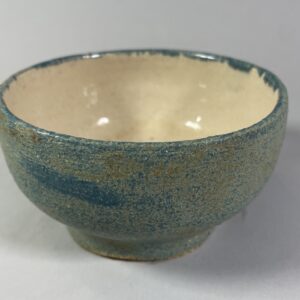 Miseczka zielona, w środku ecru