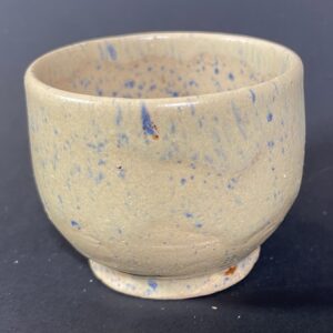 Czarka kremowa nakrapiana